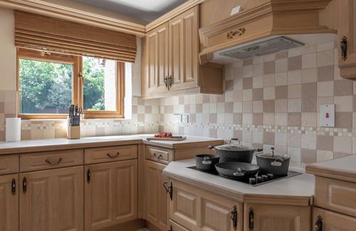 Norwich House | Spacious 6-Bedroom Home | Sleeps 11 | Fast Wi-Fi | Parking | Ideal for Families & Business Groups