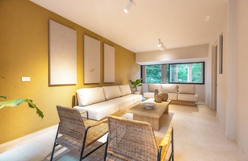 La Florida House | Spacious 6-bedroom house in charming Medellín with AC, WiFi