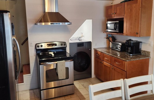 New England House | Spacious 6-bedroom house, PRIVATE BEACH with AC/HEAT, WiFi in charming Old Lyme