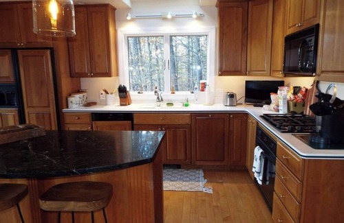 West Hartford House | Spacious 6-bedroom house in charming Quechee. Family friendly, all seasons!