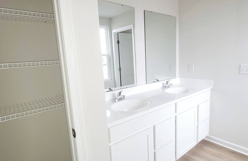 Niagara County House | Spacious 6-bedroom house in adorable Sanborn with WiFi, AC. Near Niagara Falls.