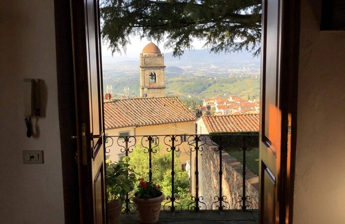 San Gennaro Villa | Spacious 6 Bedroom Tuscan Luxury Villa with Views.