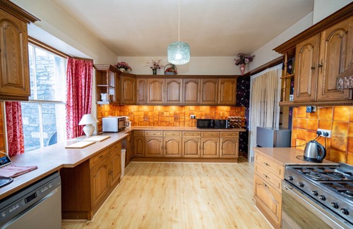 Aberfeldy House | Spacious 6 bedroom Townhouse in the heart of Aberfeldy