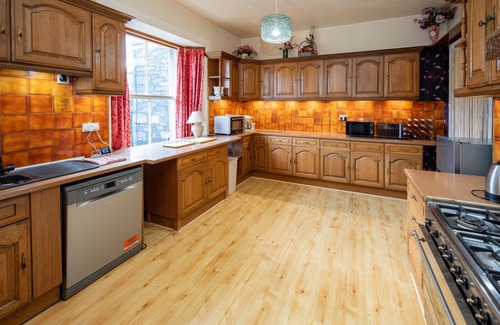 Aberfeldy House | Spacious 6 bedroom Townhouse in the heart of Aberfeldy
