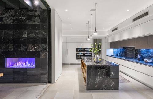 Trousdale Estates Villa | Spacious 6-bedroom villa in delightful Los Angeles with AC, WiFi, fitness room