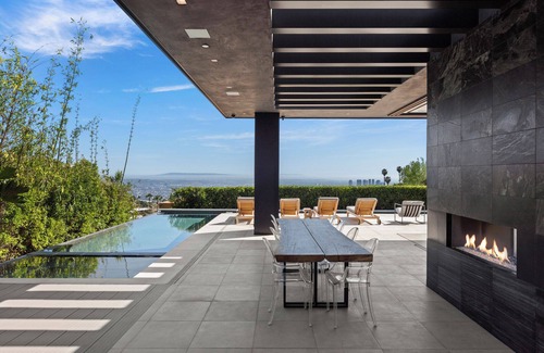 Trousdale Estates Villa | Spacious 6-bedroom villa in delightful Los Angeles with AC, WiFi, fitness room