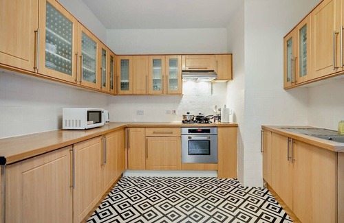 St. Johns Wood Apartment | Spacious 6 Bedrooms flat close to Regents Park