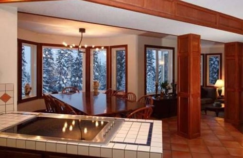 Silver Star Mountain House | Spacious 6-bedroom whole home, amazing location on ski way with private suite