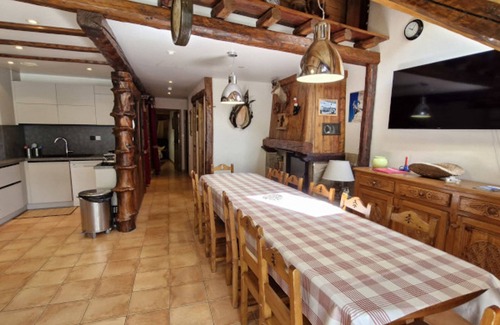 Saint-Chaffrey Apartment | Spacious 6-Room Chalet 150m from the Slopes – Sleeps 11, Wi-Fi, Fireplace, Balconies