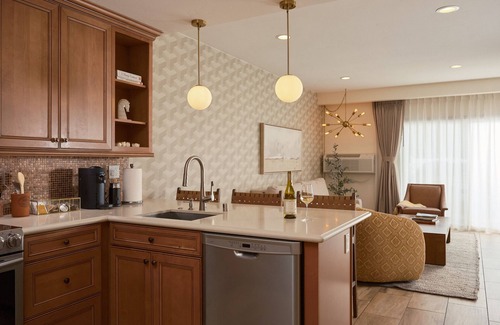 Carlsbad Condo | Spacious '60s Inspired Retreat- 10 minutes to beaches in La Costa, Carlsbad, CA