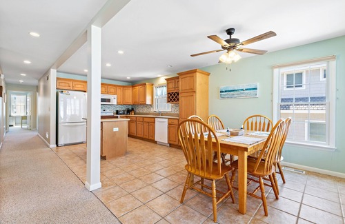 North Beach Haven House | Spacious 6br Oceanside Home in great location, quick walk to all in Beach Haven