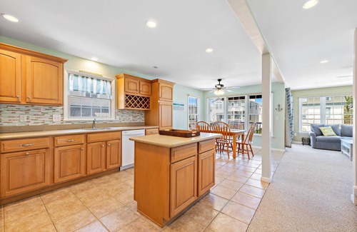 North Beach Haven House | Spacious 6br Oceanside Home in great location, quick walk to all in Beach Haven