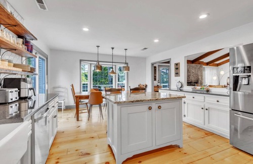 Greenville - Spartanburg House | Spacious 6BR/10Bed~Pet & Family Friendly + HOT TUB