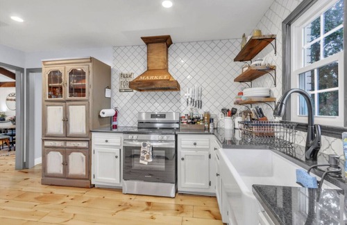 Greenville - Spartanburg House | Spacious 6BR/10Bed~Pet & Family Friendly + HOT TUB