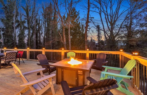 Greenville - Spartanburg House | Spacious 6BR/10Bed~Pet & Family Friendly + HOT TUB