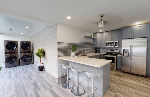 Flagami House | Spacious 6BR Miami: Pool, BB Court & Near Airport