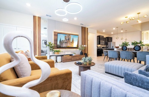 Davenport House | Spacious 7-bedroom house with Private Pool and Fireworks View