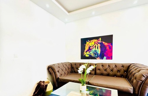 Meidling Apartment | Spacious 7BR Apartment – Prime Location