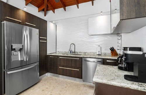 Esmeralda House | Spacious 7BR Island Retreat with 8 Beds of Comfort at Sotto del Sol by Bocobay