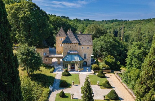 Saint-Cyprien House | Spacious 8-bedroom chateau in charming Saint-Cyprien with pool, bar and gym