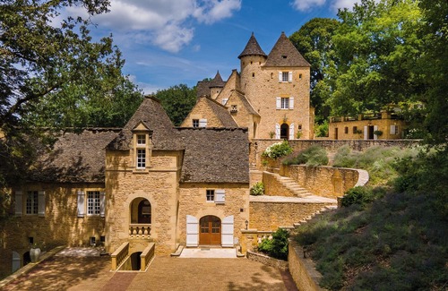 Saint-Cyprien House | Spacious 8-bedroom chateau in charming Saint-Cyprien with pool, bar and gym