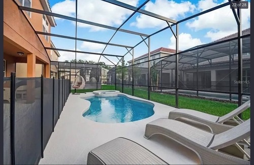 Kissimmee Villa | Spacious 8-bedroom villa in lovely Kissimmee with AC, fitness center