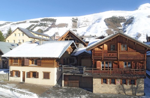 Les Deux Alpes Ski Chalet | Spacious 8-room chalet, 15 people, sauna, fireplace, Les Deux Alpes