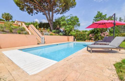 Les Issambres House | Spacious and secure villa with view