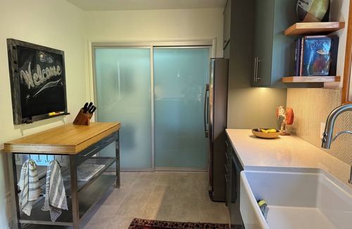 Silver Lake Condo | Spacious and airy Silverlake Treehouse with sweeping views.
