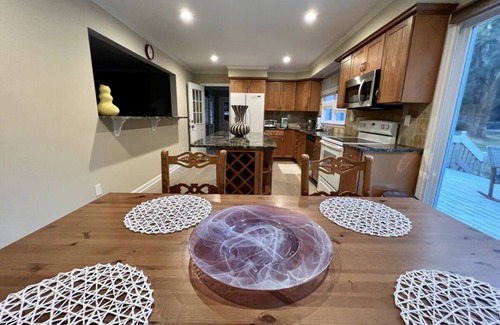 Stamford House | Spacious and bright 1bed/1bath near downtown w/game room! Close to train&more!