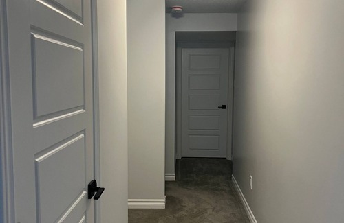 Ottawa Division House | Spacious and bright, basement-furnished apartment in a townhome