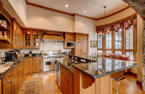 Vail House | Spacious and bright get-away with amazing views of Vail Valley