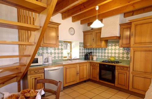 Les Salles Cottage | Spacious and charming accommodation for 10 with garden and pets allowed