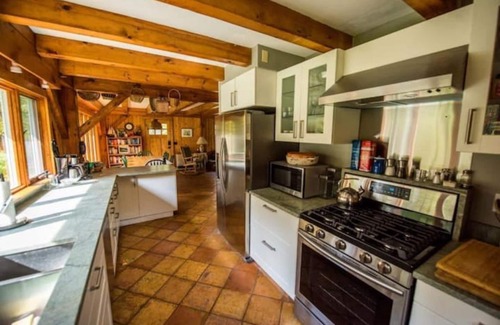 Munsonville Cabin | Spacious and comfortable home on a 250 Acre Private Estate