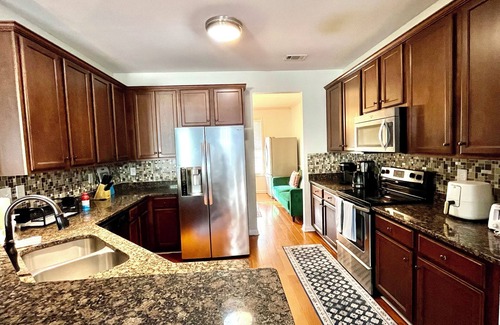 Newnan House | Spacious and comfortable 4-bed/3bath house in charming Newnan GA