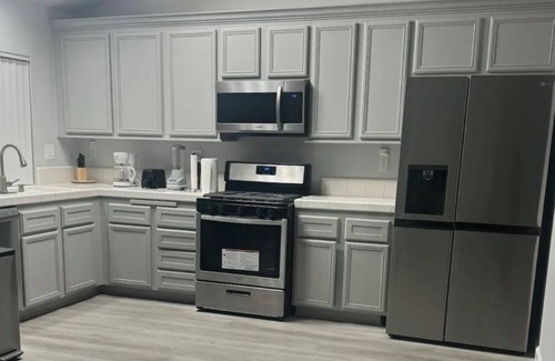 Lancaster House | Spacious and Cozy 4-bedroom House