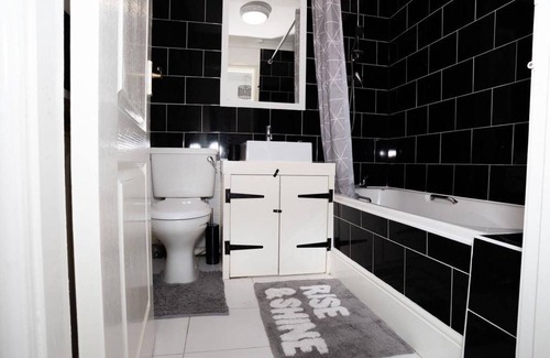 Haydock House | Spacious and cozy 2-bedroom In Haydock