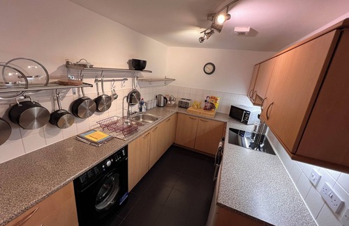 North West Apartment | Spacious and Modern 3 Bedroom 1 Bathroom Apartment Near Art School, City Centre