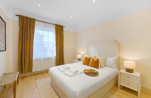 Royal Borough of Kensington and Chelsea Apartment | Spacious and Modern 4 beds home in Kensington