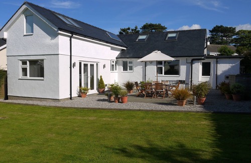Benllech House | Spacious and modern family holiday home