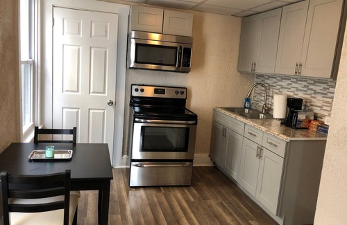 Valley Street Apartment | Spacious and Modern One Bedroom Apartment