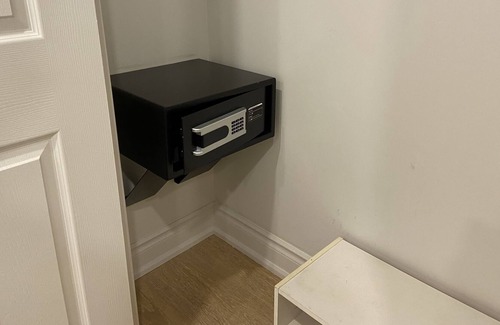 Pleasant View Apartment | Spacious and private 2 bdrm unit in the heard of Toronto with parking and patio