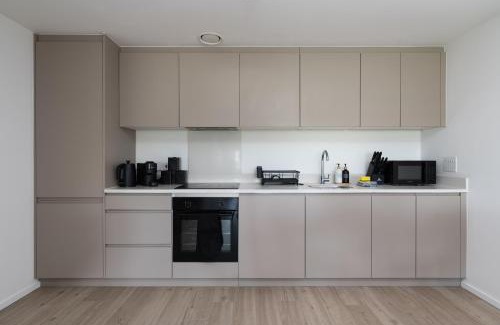 Central Milton Keynes Apartment | Spacious and Quiet with Free Parking Ideal for Families and Business Stays