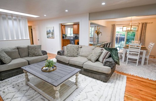 Littleton House | Spacious and Quiet Home in Centennial