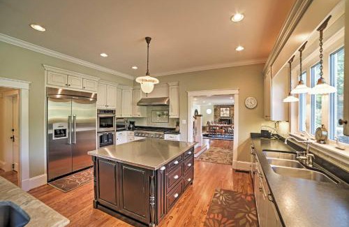 Cleveland House | Spacious and Stunning Cleveland Getaway on 1 Acre