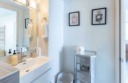 Downtown Condo | Spacious and Stylish Beach Front Condo/@ Santa Monica Pier