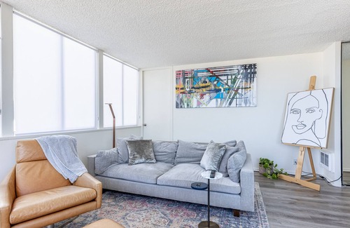 Downtown Condo | Spacious and Stylish Beach Front Condo/@ Santa Monica Pier
