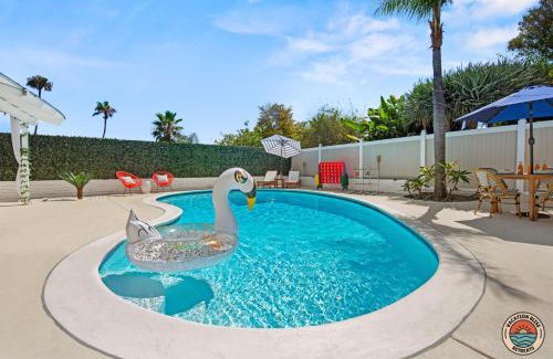 San Carlos House | Spacious and Stylish 5BR with Pool plus Guest House