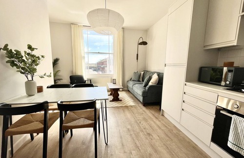 Bristol Apartment | Spacious and Stylish Central Bristol Base