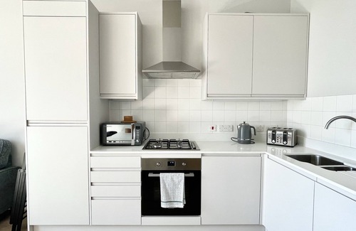 Bristol Apartment | Spacious and Stylish Central Bristol Base